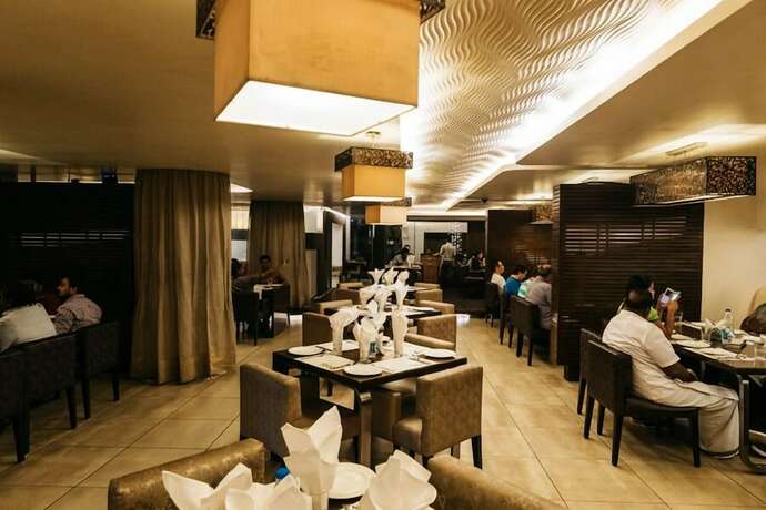 Imagen del bar/restaurante del Hotel The Royale Senate Hebbal. Foto 16