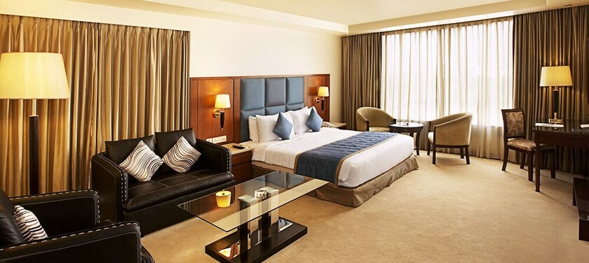 Imagen de la habitación del Hotel The Royale Senate Hebbal. Foto 22