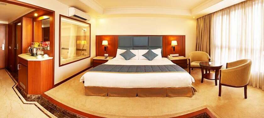 Imagen de la habitación del Hotel The Royale Senate Hebbal. Foto 24