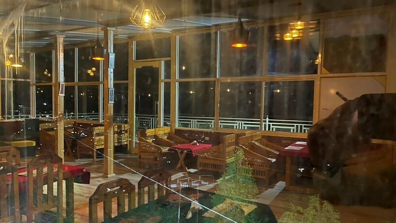 Imagen del bar/restaurante del Hotel The Royals Apricot Garden. Foto 15