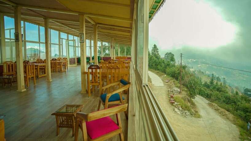 Imagen del bar/restaurante del Hotel The Royals Apricot Garden. Foto 17