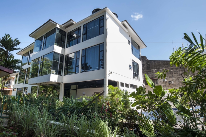 Imagen de los exteriores del Hotel The Rucksack Caratel. Foto 13