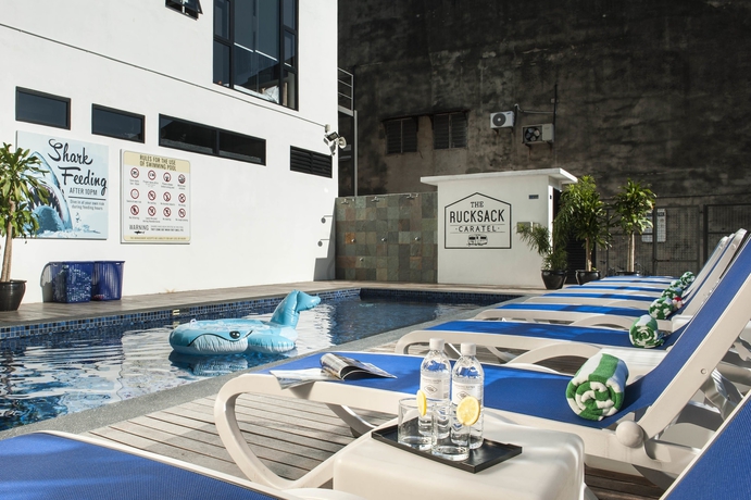 Imagen de la piscina del Hotel The Rucksack Caratel. Foto 18