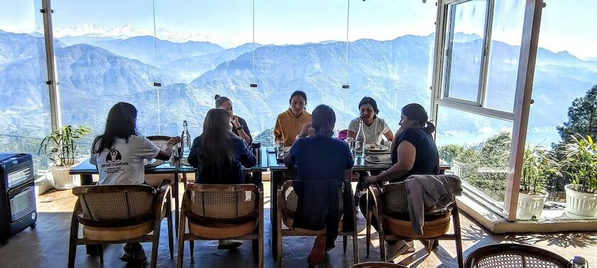 Imagen del bar/restaurante del Hotel The Rudraksh, A Himalayan Retreat. Foto 11