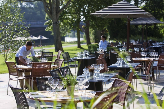 Imagen del bar/restaurante del Hotel The Runnymede On Thames - Adults Only. Foto 2
