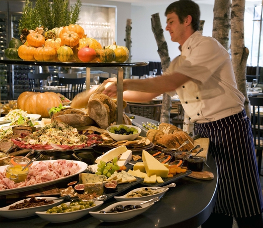 Imagen del bar/restaurante del Hotel The Runnymede On Thames - Adults Only. Foto 3