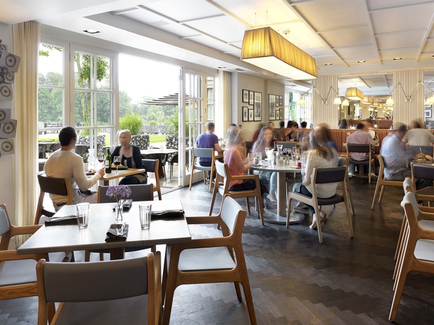 Imagen del bar/restaurante del Hotel The Runnymede On Thames - Adults Only. Foto 5