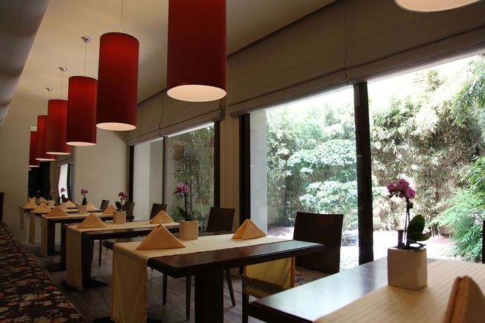 Imagen del bar/restaurante del Hotel The Russelior and Spa. Foto 5