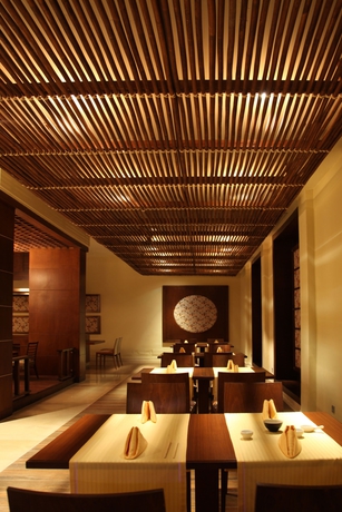 Imagen del bar/restaurante del Hotel The Russelior and Spa. Foto 6