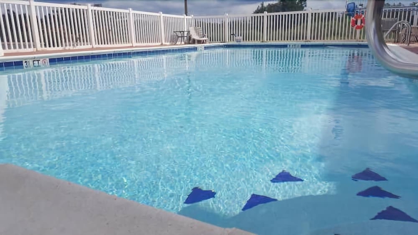 Imagen de la piscina del Hotel The Rutledge Inn. Foto 18