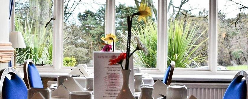 Imagen del bar/restaurante del Hotel The Ryndle Court. Foto 6