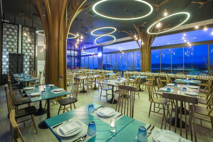 Imagen de los interiores del Hotel The SIS Kata Resort - Adult Only. Foto 14