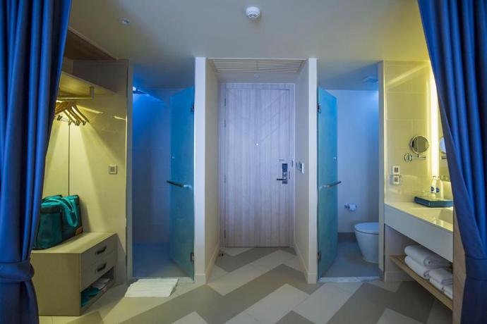 Imagen de los interiores del Hotel The SIS Kata Resort - Adult Only. Foto 16