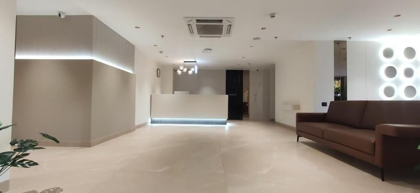Imagen de los interiores del Hotel The Saffron, Bhubaneshwar. Foto 9