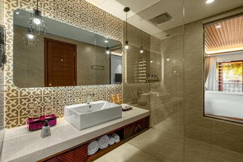 Imagen de la habitación del Hotel The Saga Hoi An. Foto 18