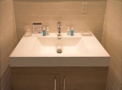 Imagen de la habitación del Hotel The Saint Hotel Key West Autograph Collection by Marriott. Foto 3