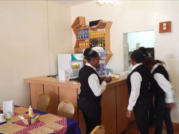 Imagen del bar/restaurante del Hotel The Salmuc. Foto 4