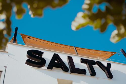 Imagen general del Hotel The Salty Pelican Yoga & Surf Retreat, Ferrel. Foto 2