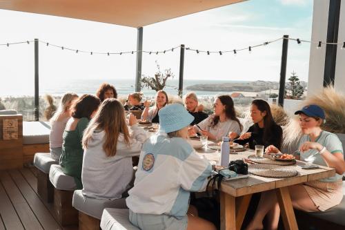 Imagen general del Hotel The Salty Pelican Yoga & Surf Retreat, Ferrel. Foto 10