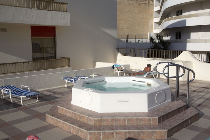 Imagen de los exteriores del Hotel The San Anton. Foto 7