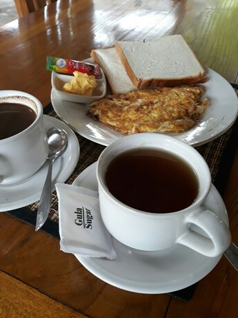 Imagen del bar/restaurante del Hotel The Sandat Bungalow. Foto 22