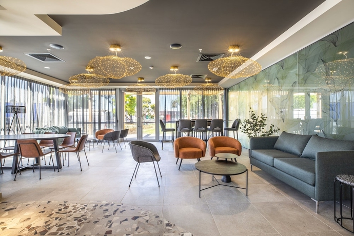 Imagen del bar/restaurante del Hotel The Sands by Nightcap Plus. Foto 2