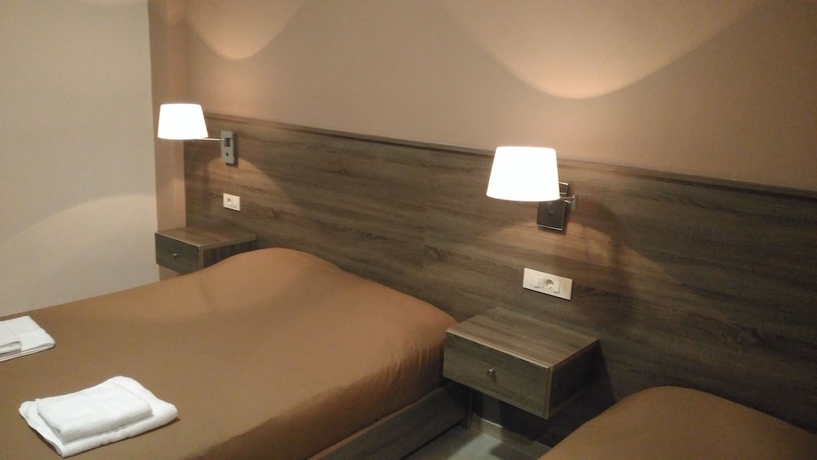 Imagen de la habitación del Hotel The Santo George Beach Resort. Foto 16