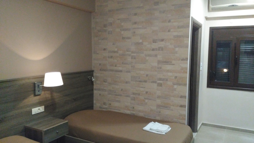 Imagen de la habitación del Hotel The Santo George Beach Resort. Foto 17
