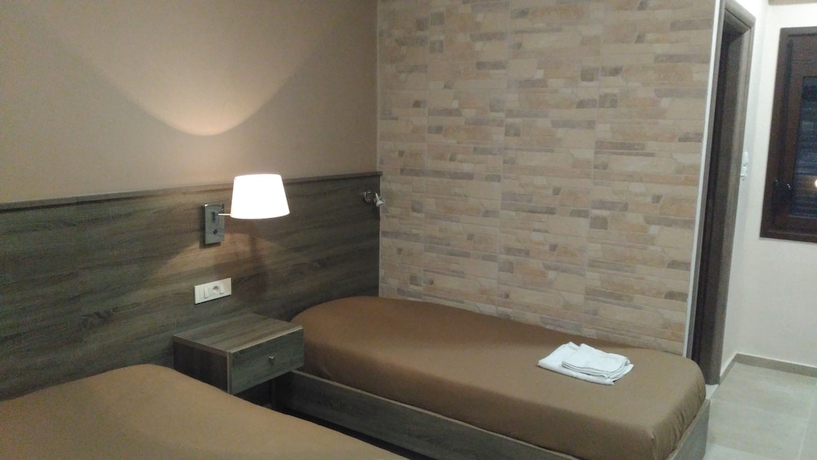 Imagen de la habitación del Hotel The Santo George Beach Resort. Foto 18