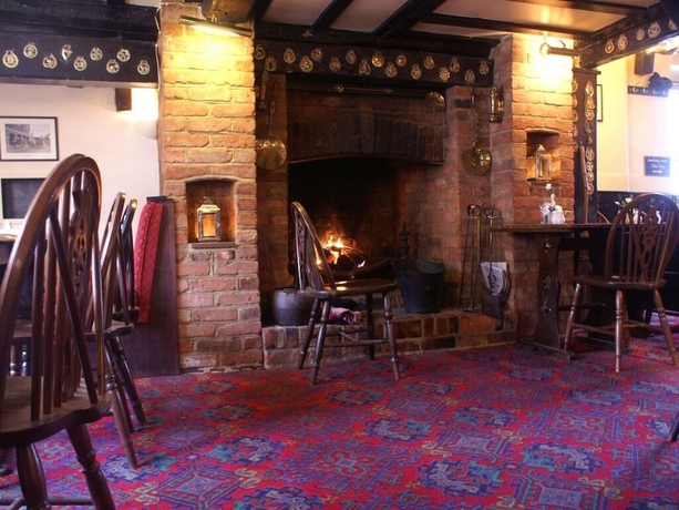 Imagen del bar/restaurante del Hotel The Saracens Head, Amersham. Foto 10