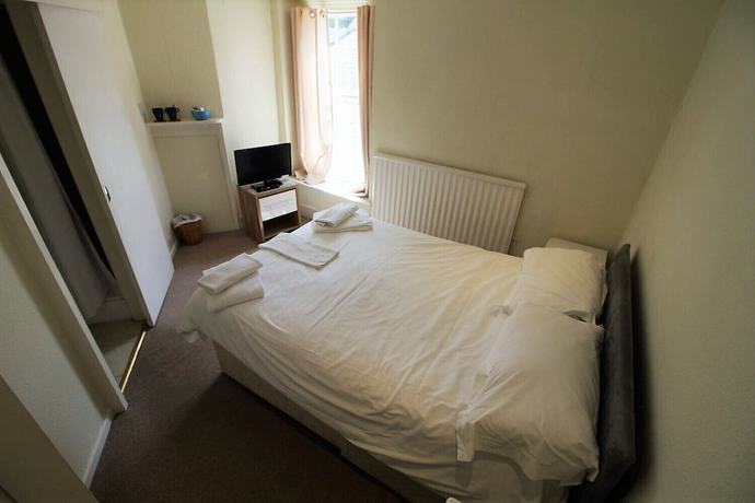 Imagen de la habitación del Hotel The Saracens Head, Swindon. Foto 2