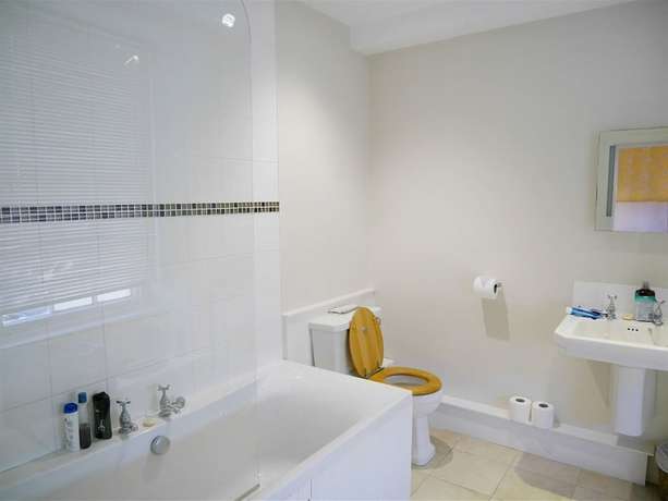 Imagen de la habitación del Hotel The Saracens Head, Swindon. Foto 6