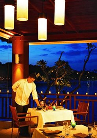 Imagen del bar/restaurante del Hotel The Sarann. Foto 2