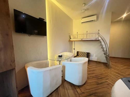 Imagen general del Hotel The Saroja Grand Villa Resorts. Foto 4