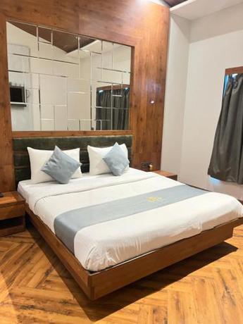 Imagen de la habitación del Hotel The Saroja Grand Villa Resorts. Foto 15