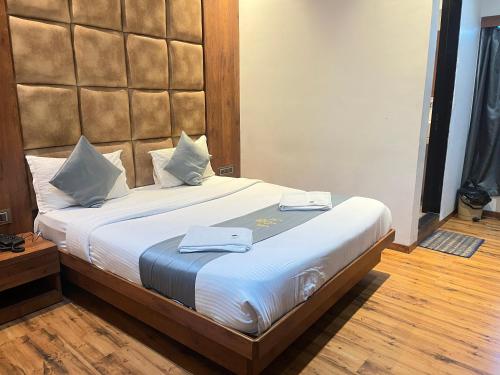 Imagen de la habitación del Hotel The Saroja Grand Villa Resorts. Foto 19