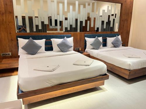 Imagen de la habitación del Hotel The Saroja Grand Villa Resorts. Foto 20