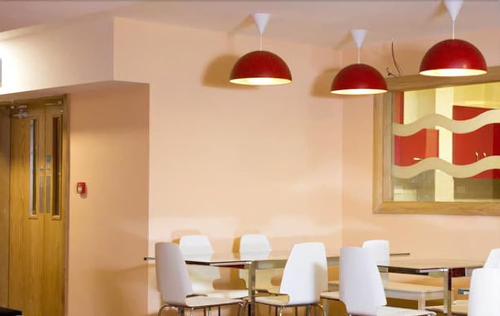 Imagen del bar/restaurante del Hotel The Savoy Hostel. Foto 4