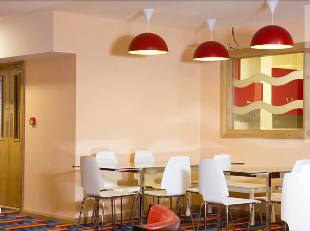 Imagen del bar/restaurante del Hotel The Savoy Hostel. Foto 5