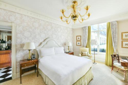 Imagen de la habitación del Hotel The Savoy, Londres. Foto 8
