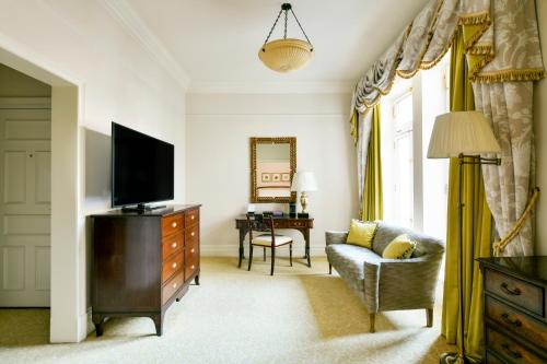 Imagen de la habitación del Hotel The Savoy, Londres. Foto 9