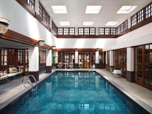 Imagen de la piscina del Hotel The Savoy, Londres. Foto 20