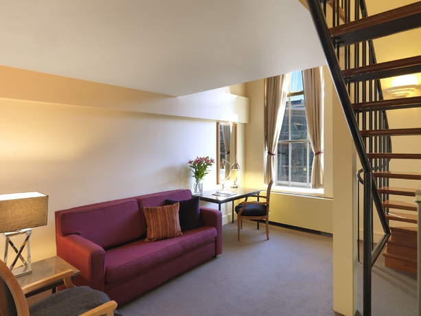 Imagen de la habitación del Hotel The Savoy On Little Collins Melbourne. Foto 6