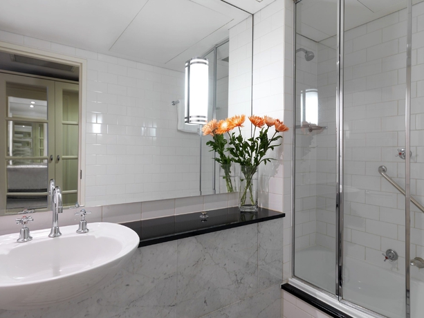 Imagen de la habitación del Hotel The Savoy On Little Collins Melbourne. Foto 12