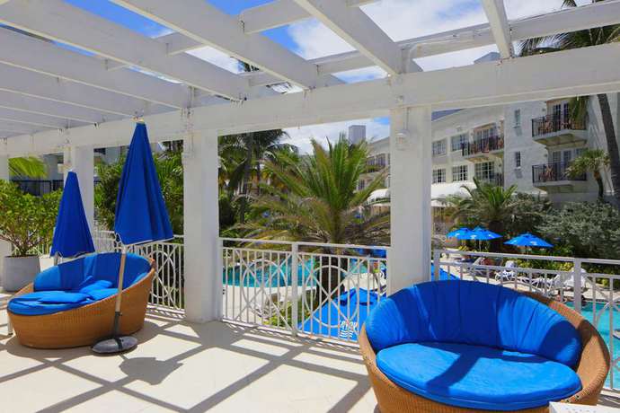 Imagen de los exteriores del Hotel The Savoy and Beach Club. Foto 8