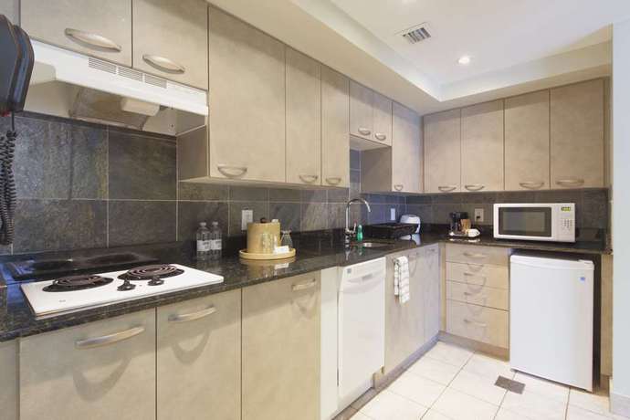 Imagen de la habitación del Hotel The Savoy and Beach Club. Foto 5