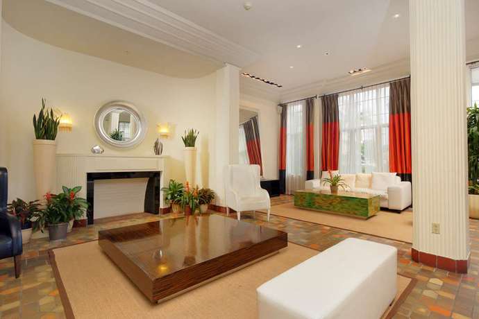 Imagen de los interiores del Hotel The Savoy and Beach Club. Foto 11