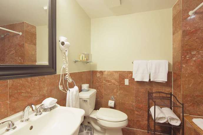 Imagen de la habitación del Hotel The Savoy and Beach Club. Foto 7