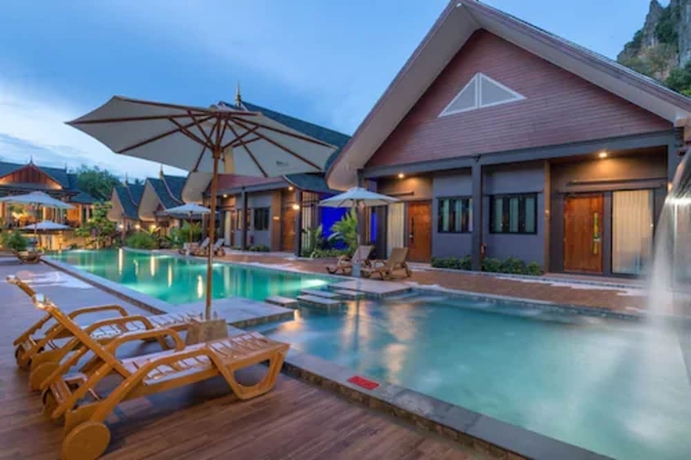 Imagen de la habitación del Hotel The Scene Cliff View Villas. Foto 8