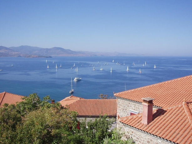 Imagen de los exteriores del Hotel The Schoolmistress With The Golden Eyes. Foto 17